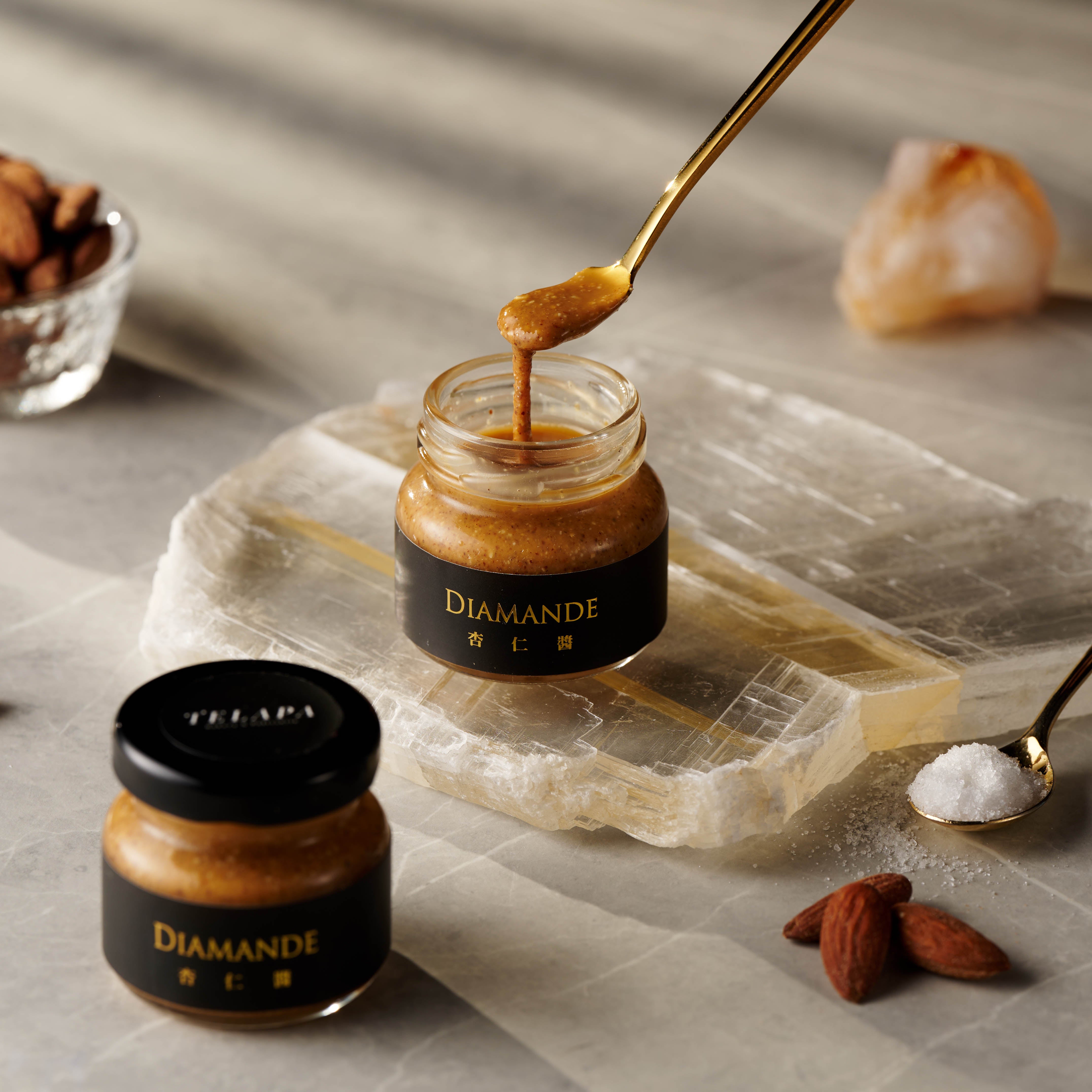 Diamande 杏仁醬細膩質地，適合使用杏仁醬製作法式國王派和馬卡龍
